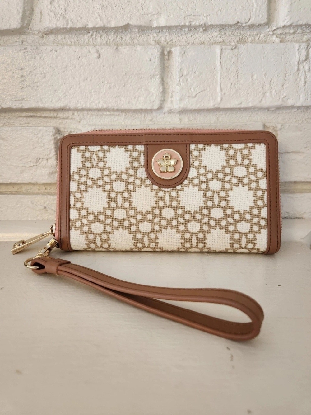 Spartina 449 Daufuskie Island Tan and White Wallet New without Tags